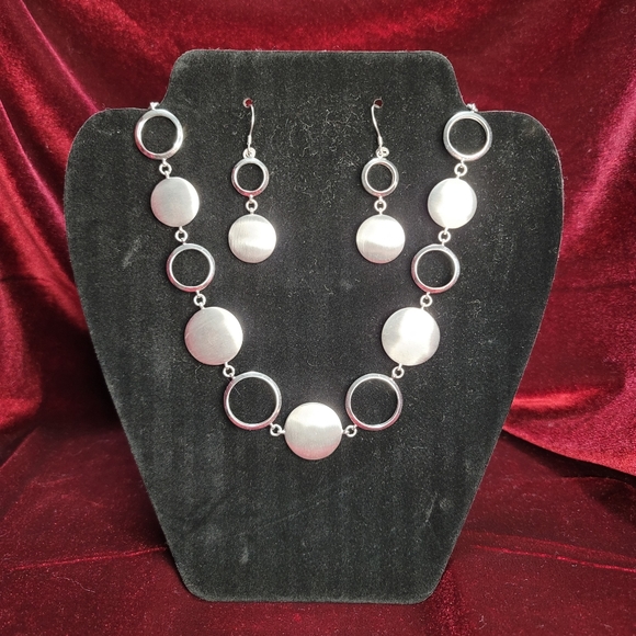 Sterling silver circles necklace and earring set - Picture 1 of 8